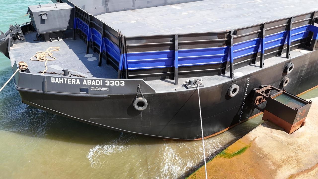 Tongkang Bahtera Abadi 3033